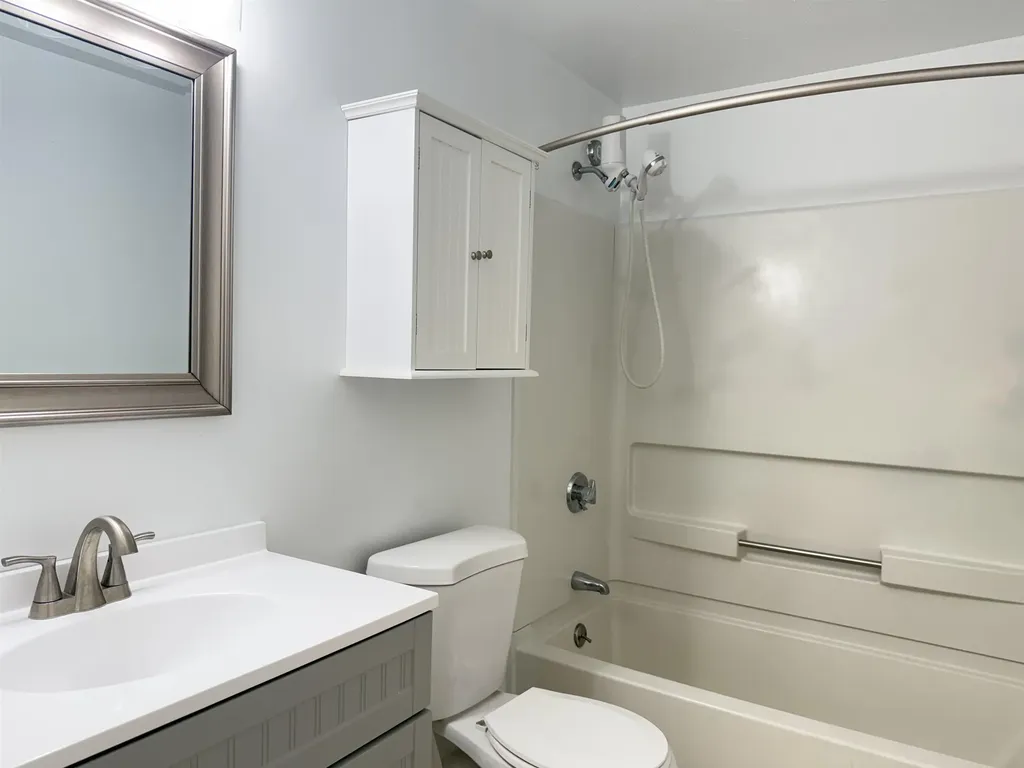 4 Churchill Court Bedford NH 03110