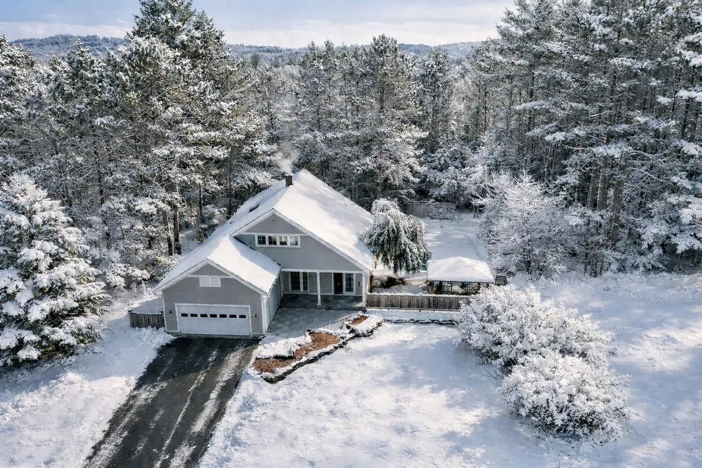 20 Cherry Lane Newport City VT 05855