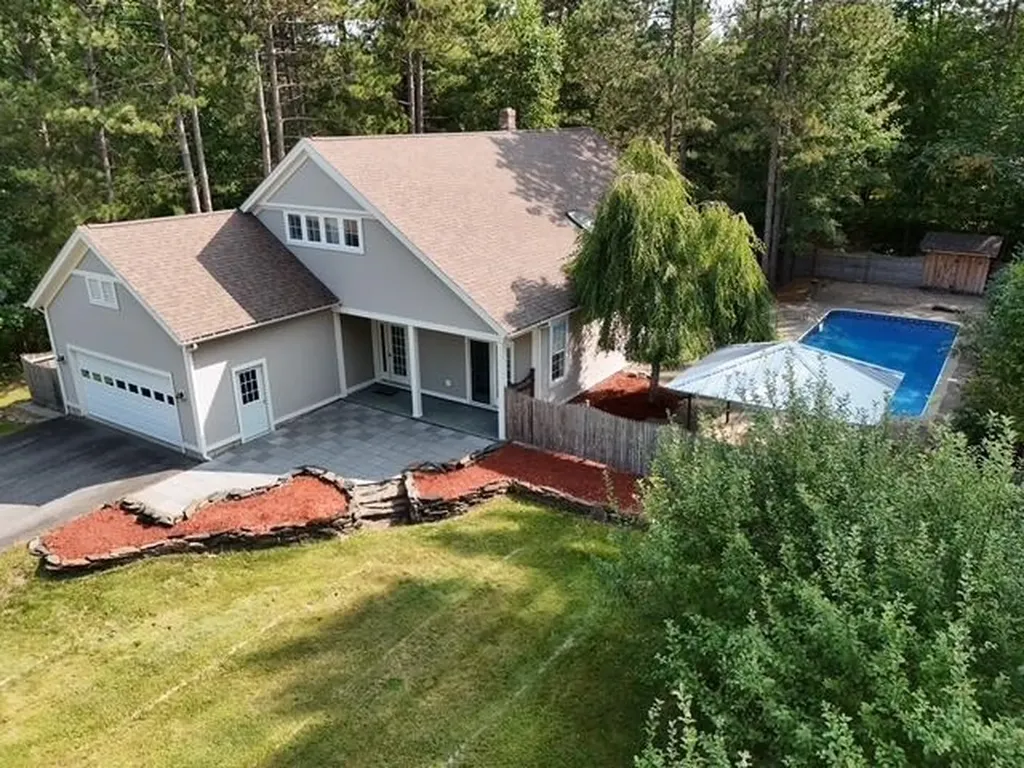 20 Cherry Lane Newport City VT 05855
