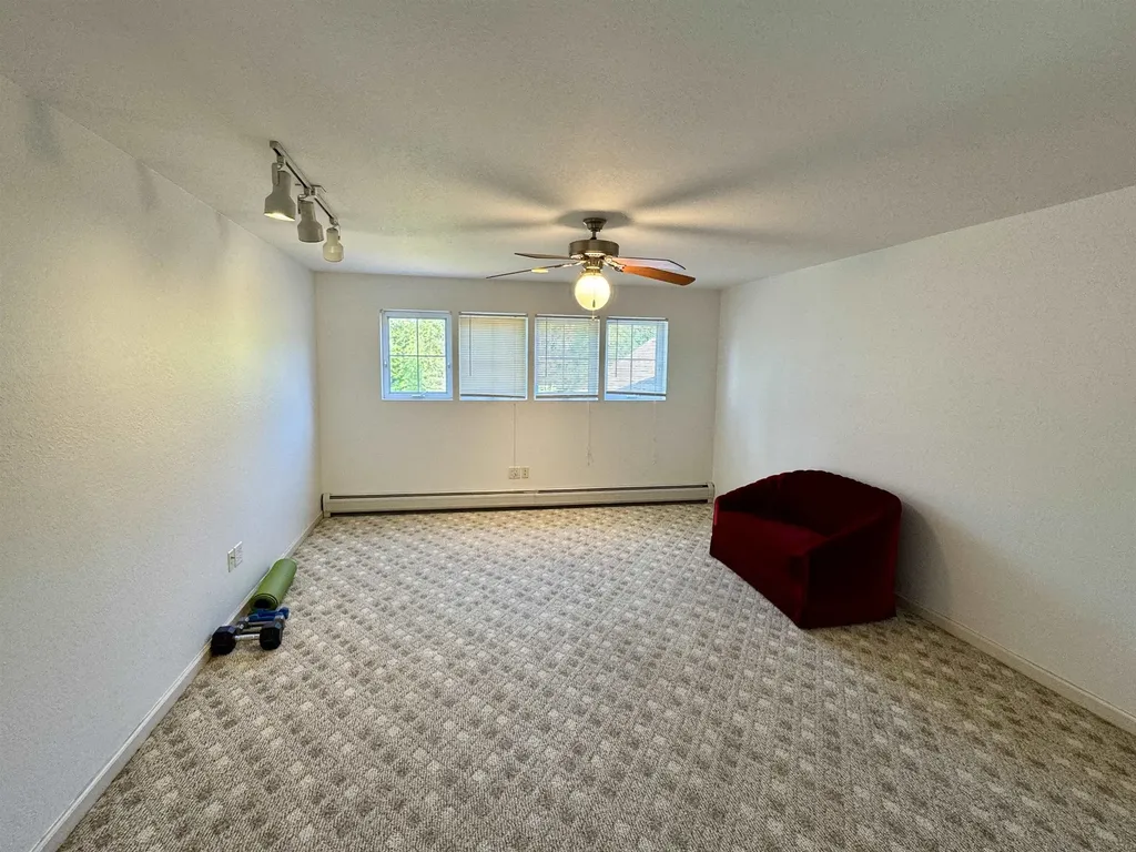 20 Cherry Lane Newport City VT 05855