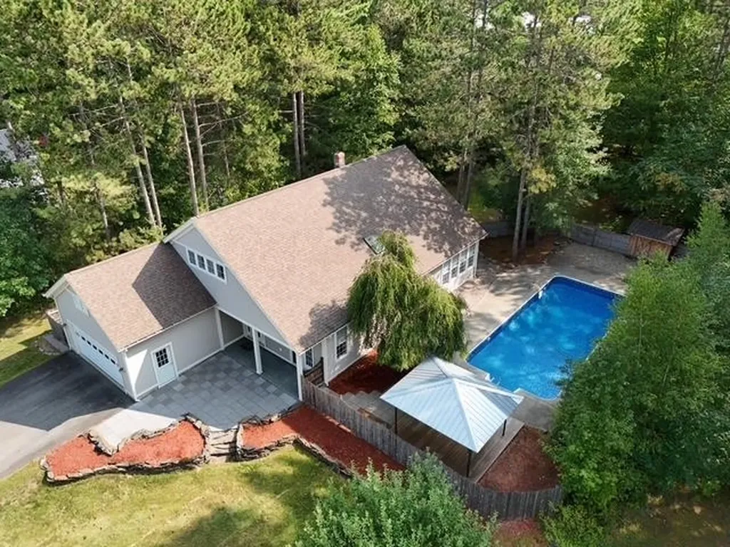 20 Cherry Lane Newport City VT 05855
