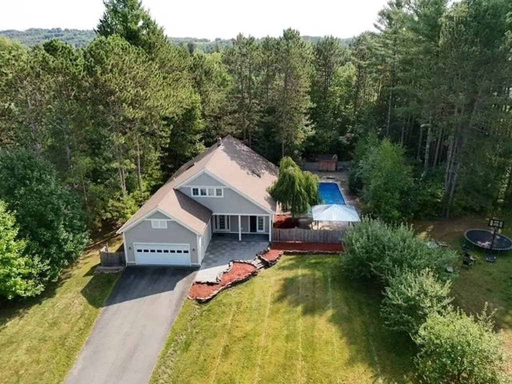 20 Cherry Lane Newport City VT 05855