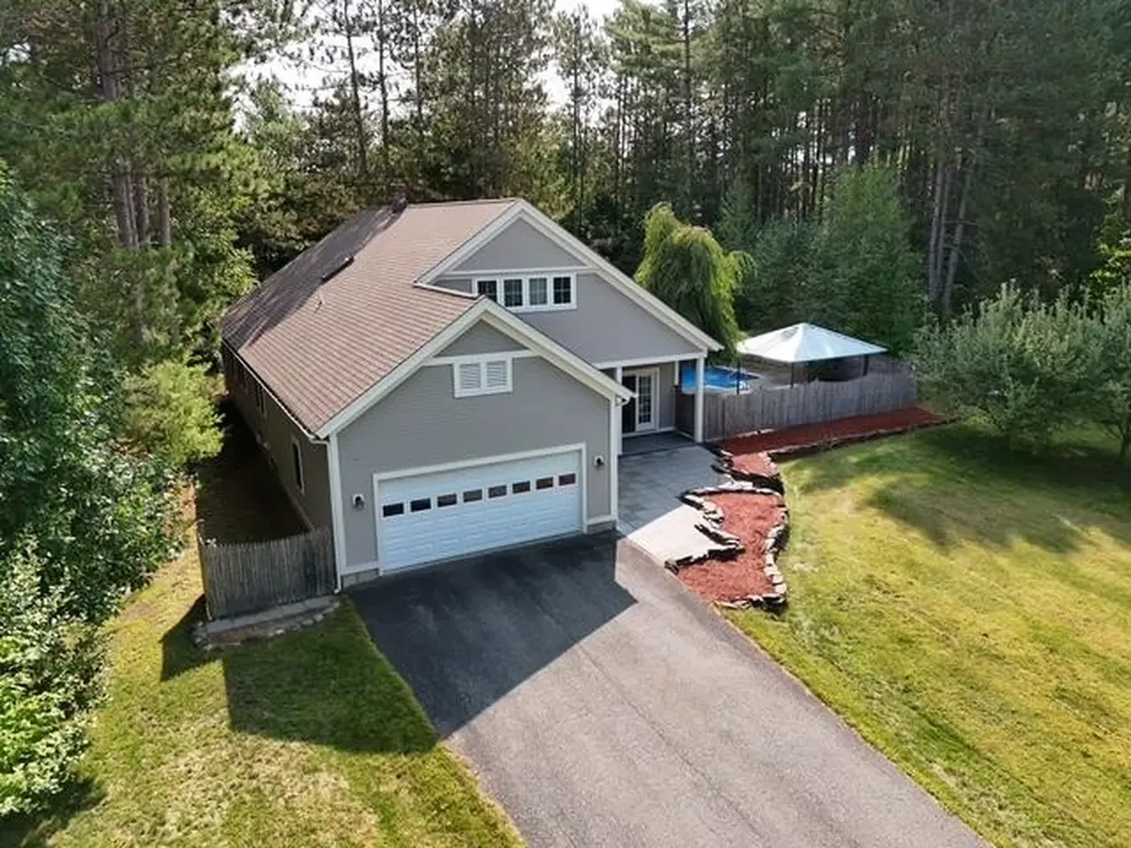 20 Cherry Lane Newport City VT 05855