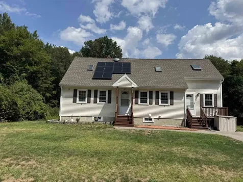 8 Heritage Road Pelham NH 03076