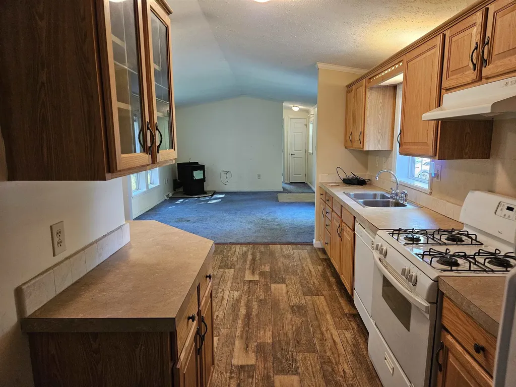 21 Brandon Place Claremont NH 03743