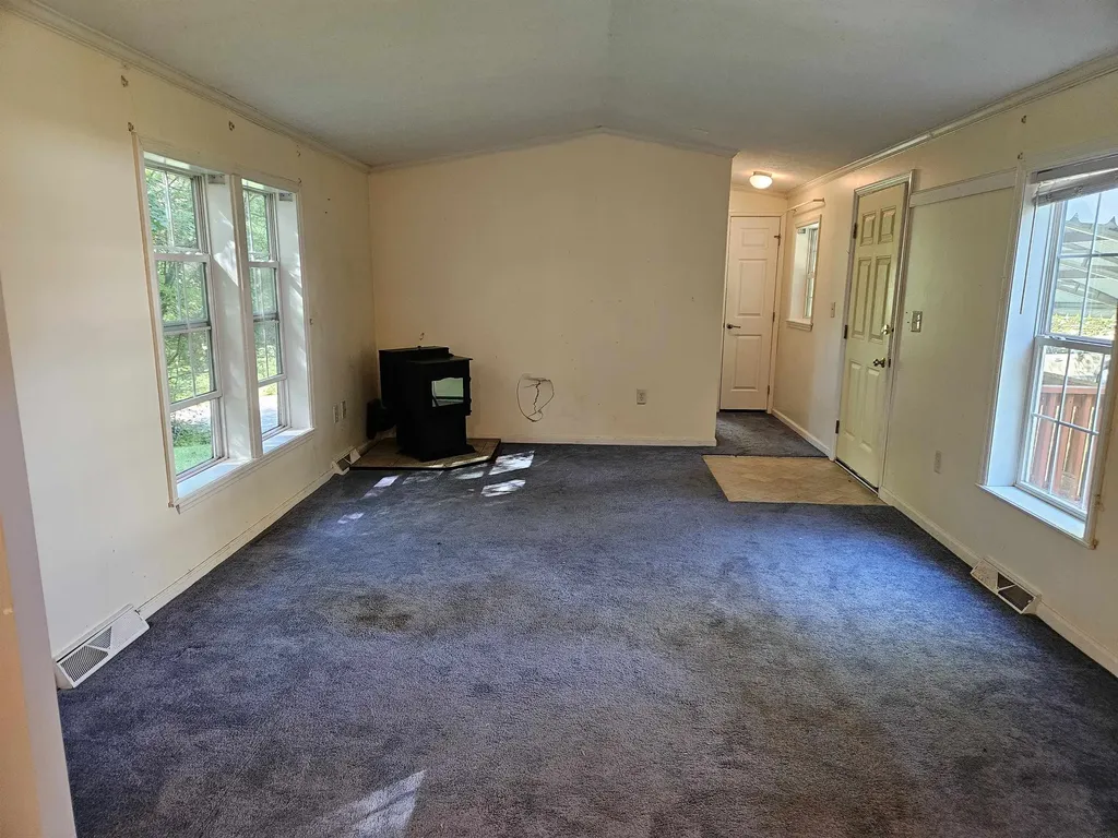 21 Brandon Place Claremont NH 03743
