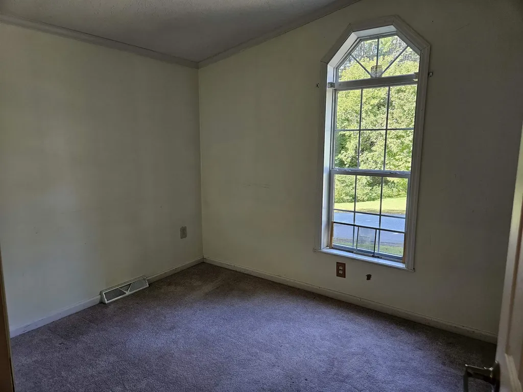 21 Brandon Place Claremont NH 03743