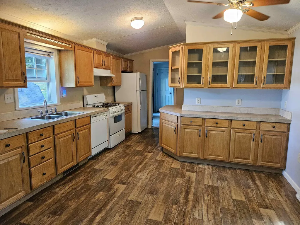 21 Brandon Place Claremont NH 03743