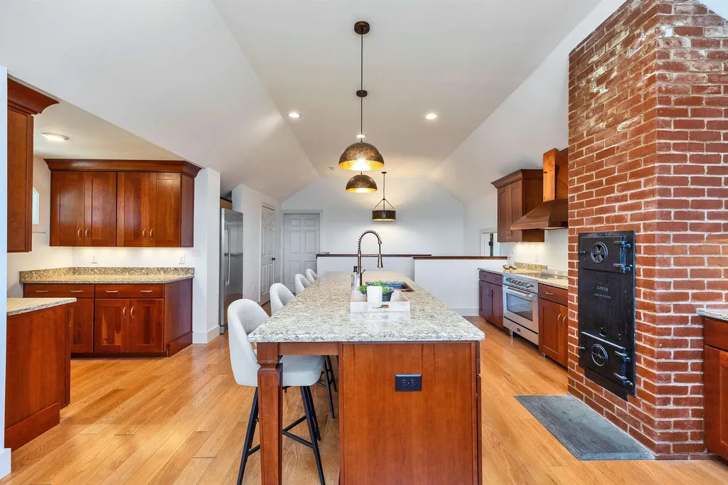 477 E Mountain Road Peterborough NH 03458