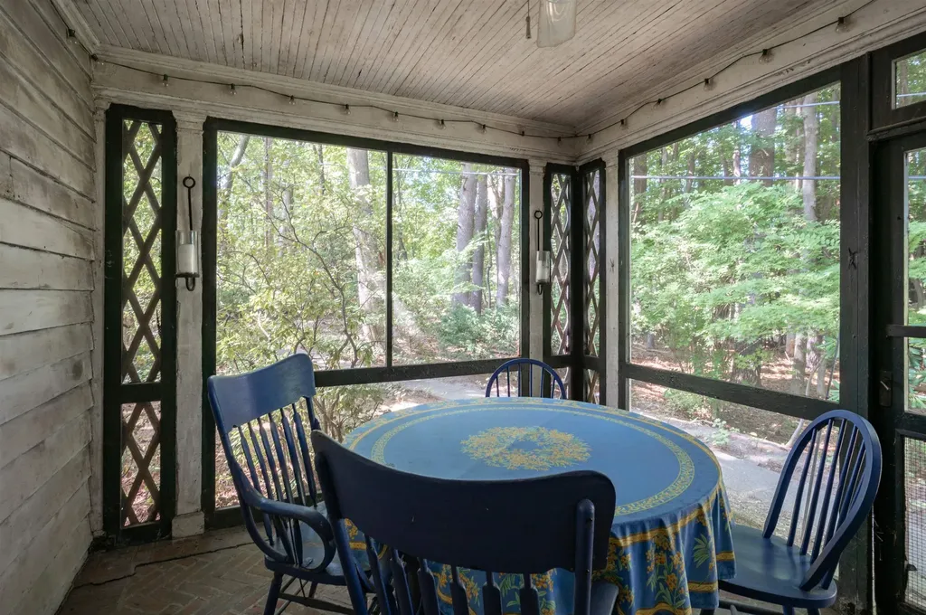 73 Berkeley Street Nashua NH 03064-1939