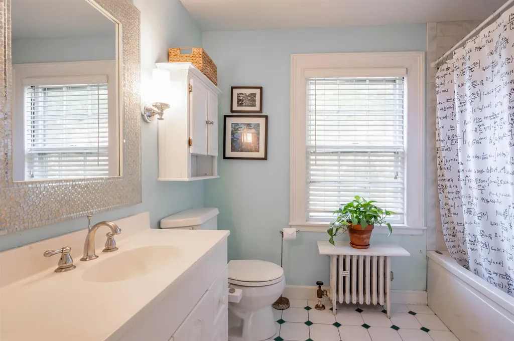 73 Berkeley Street Nashua NH 03064-1939