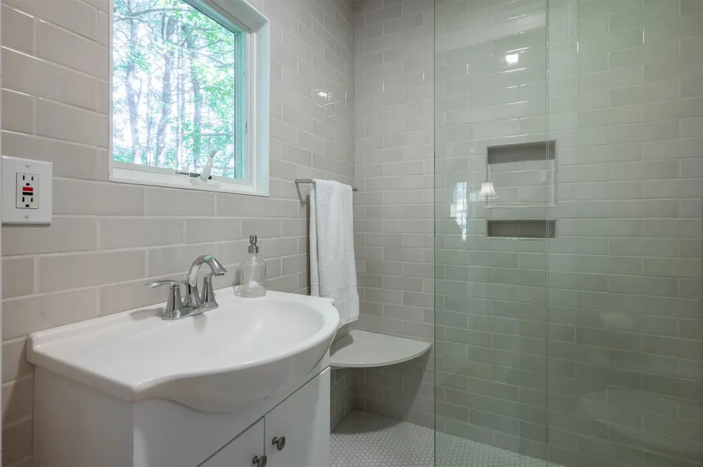 73 Berkeley Street Nashua NH 03064-1939