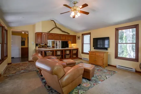 73 Berkeley Street Nashua NH 03064-1939