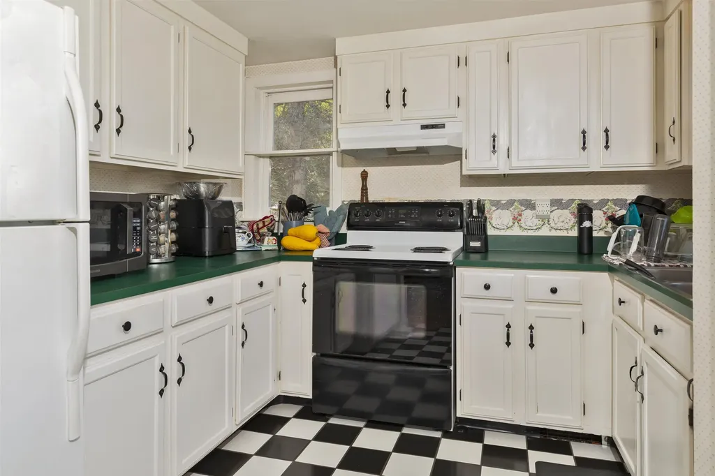 207 River Road Lyme NH 03768