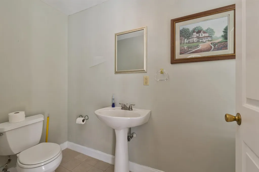 207 River Road Lyme NH 03768