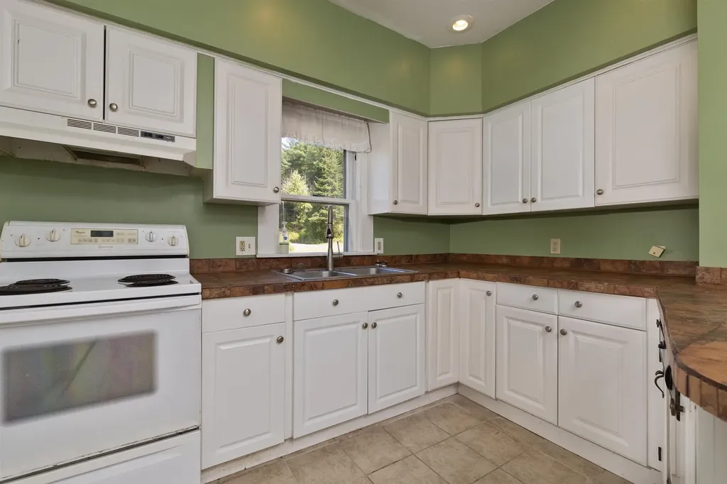 207 River Road Lyme NH 03768