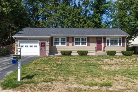 9 Spruce Street Hudson NH 03051