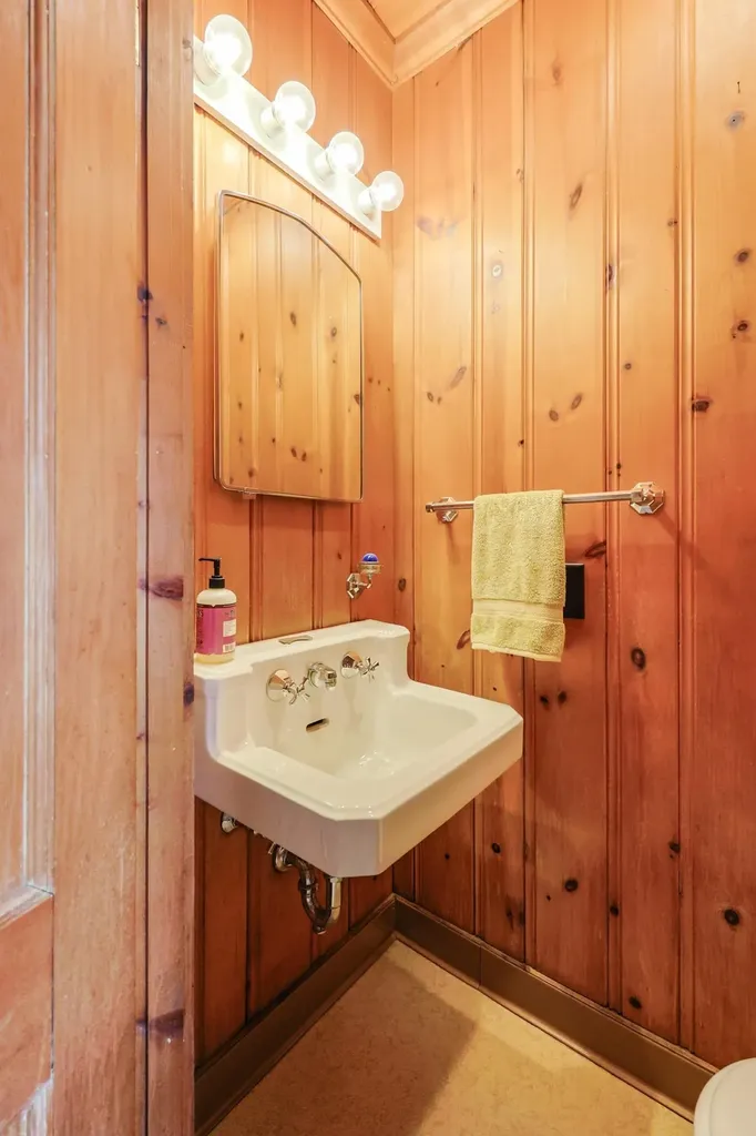 147 Roxbury Street Keene NH 03431