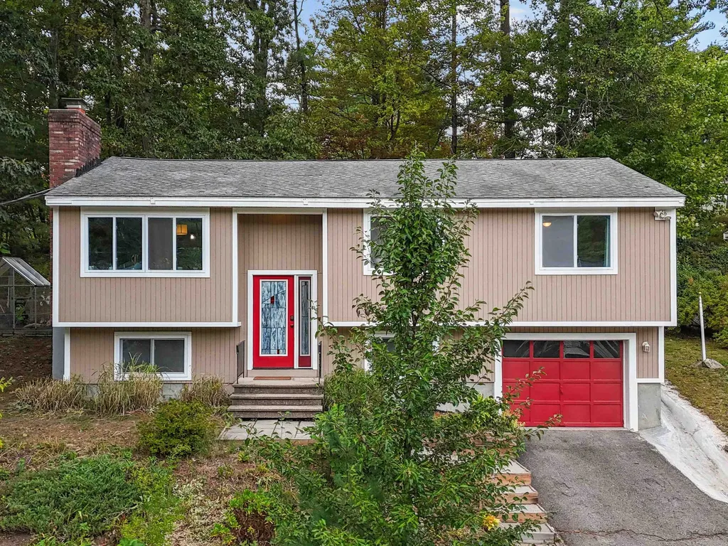 49 New Searles Road Nashua NH 03062