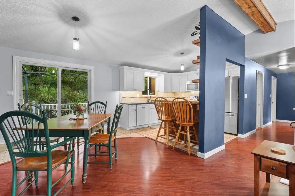 49 New Searles Road Nashua NH 03062