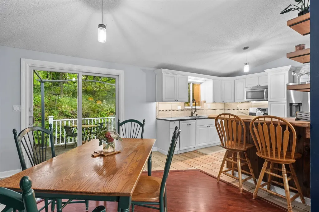 49 New Searles Road Nashua NH 03062