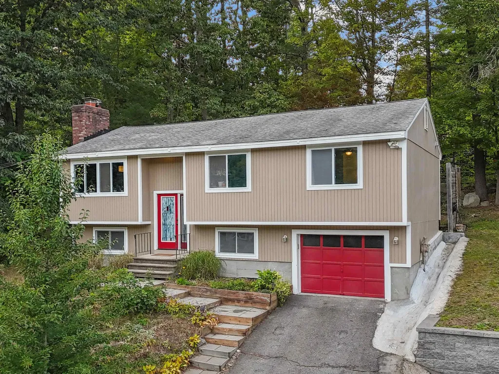 49 New Searles Road Nashua NH 03062