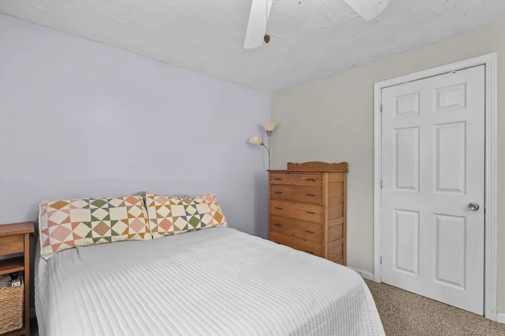 49 New Searles Road Nashua NH 03062
