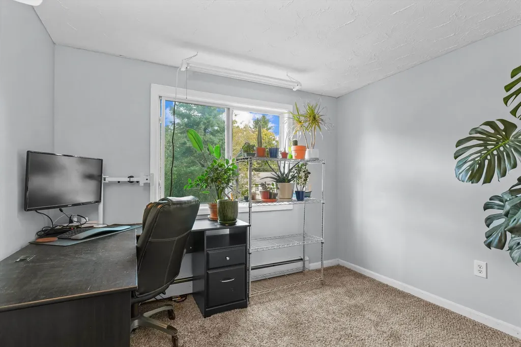 49 New Searles Road Nashua NH 03062