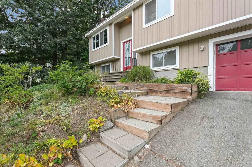 49 New Searles Road Nashua NH 03062