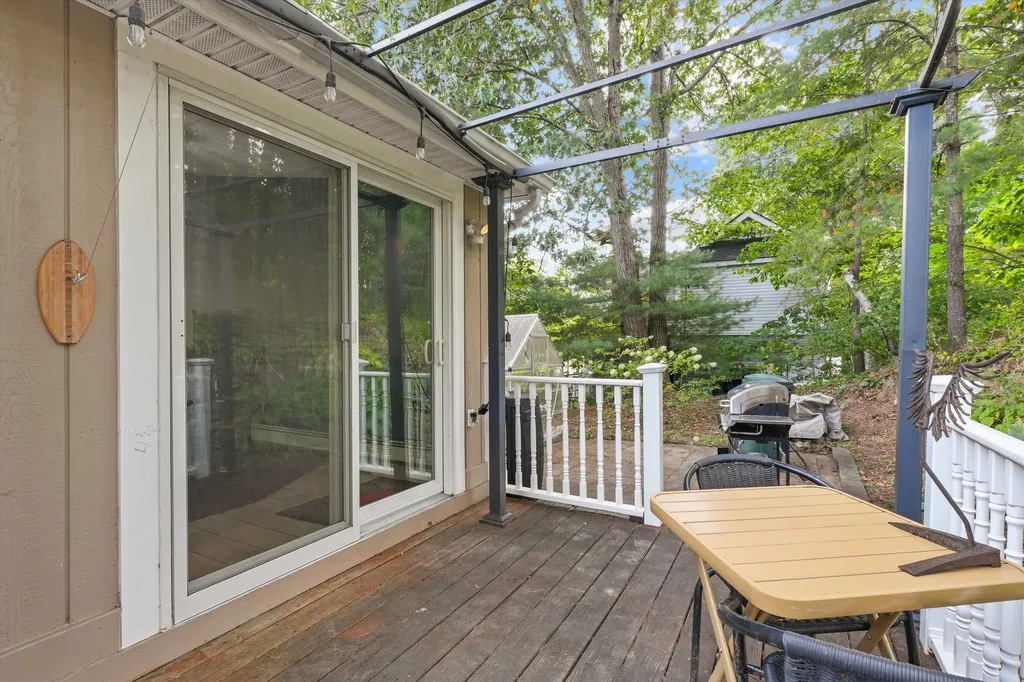 49 New Searles Road Nashua NH 03062