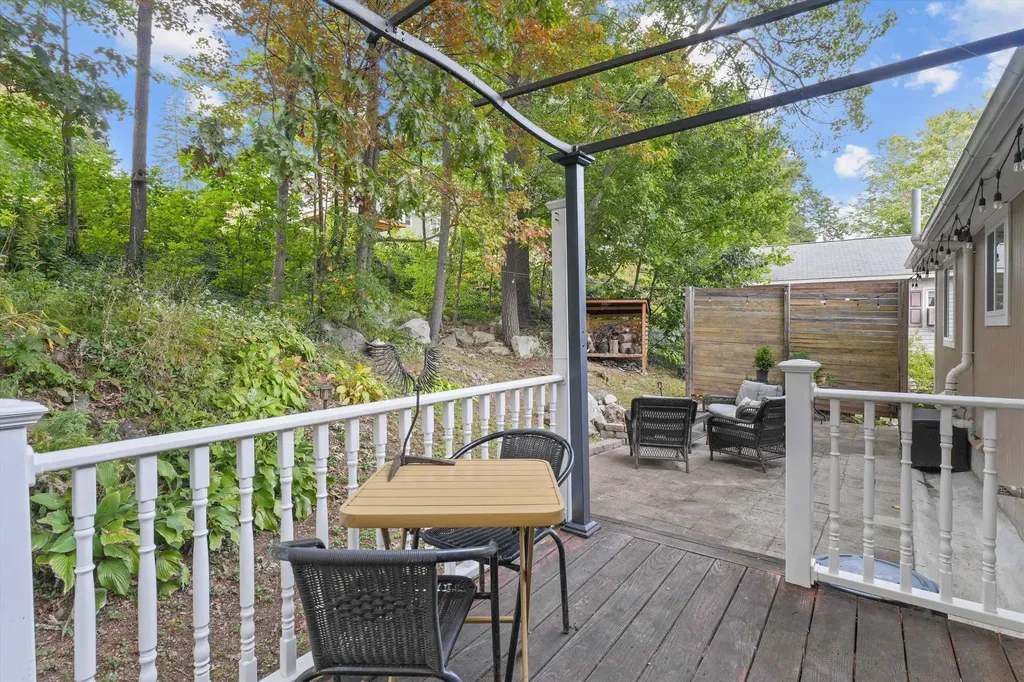 49 New Searles Road Nashua NH 03062