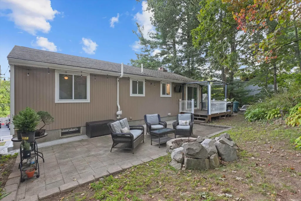 49 New Searles Road Nashua NH 03062