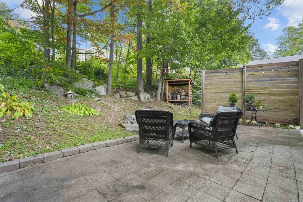 49 New Searles Road Nashua NH 03062