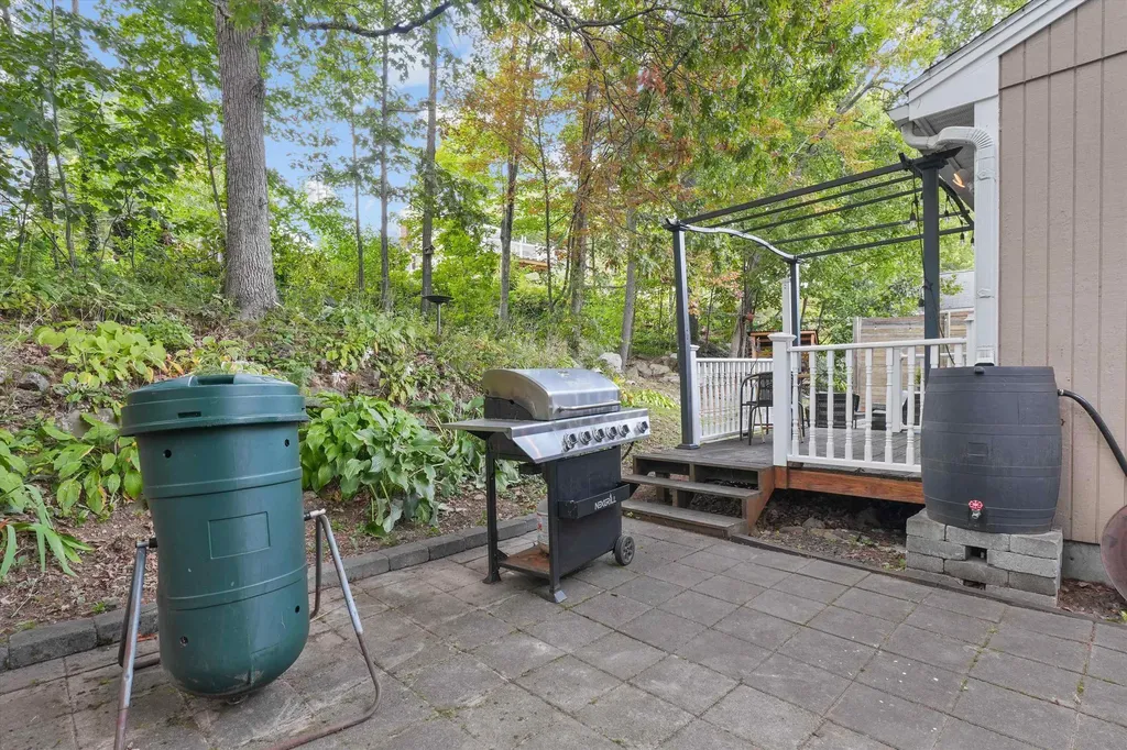 49 New Searles Road Nashua NH 03062