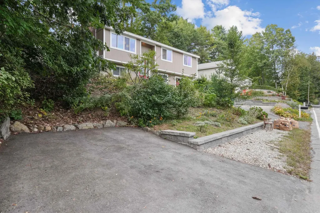 49 New Searles Road Nashua NH 03062