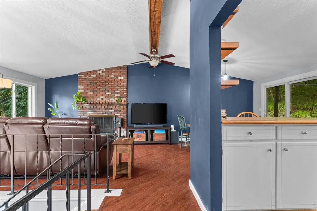 49 New Searles Road Nashua NH 03062