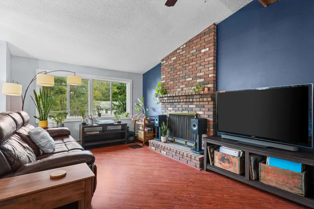 49 New Searles Road Nashua NH 03062