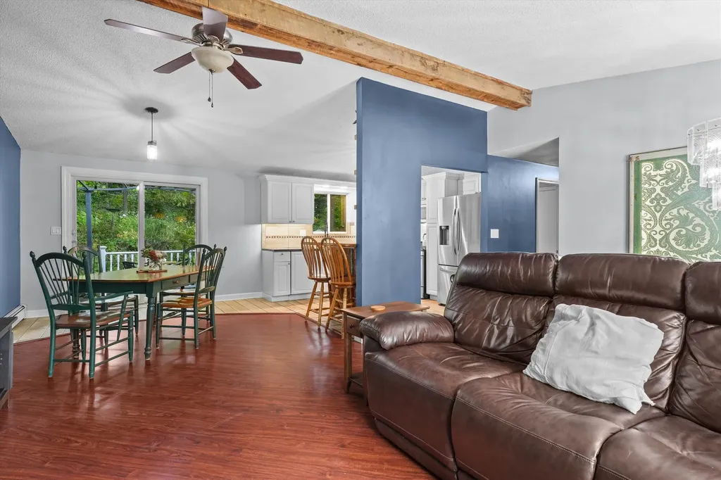 49 New Searles Road Nashua NH 03062