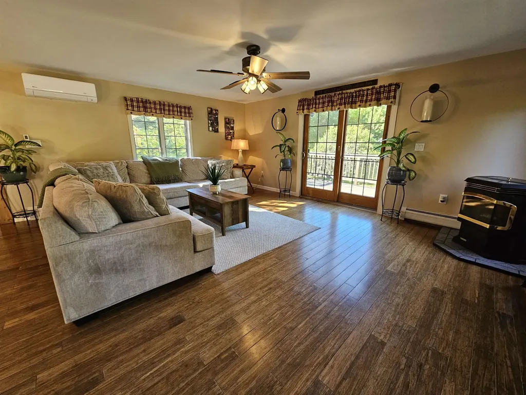 113 Appletree Lane Newport City VT 05855