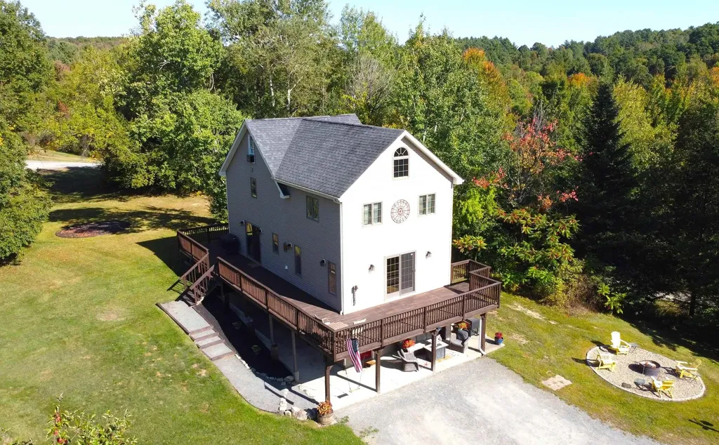 113 Appletree Lane Newport City VT 05855