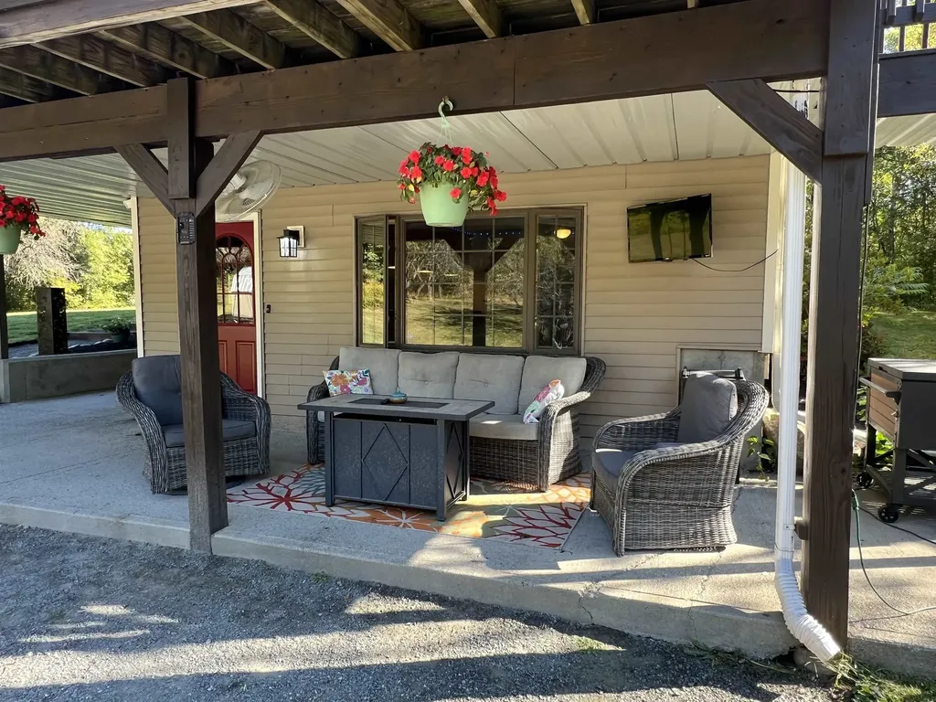 113 Appletree Lane Newport City VT 05855