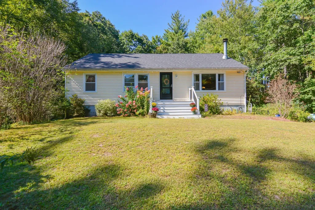 11 Rotterdam Drive Litchfield NH 03054