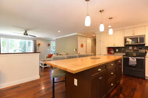 11 Rotterdam Drive Litchfield NH 03054