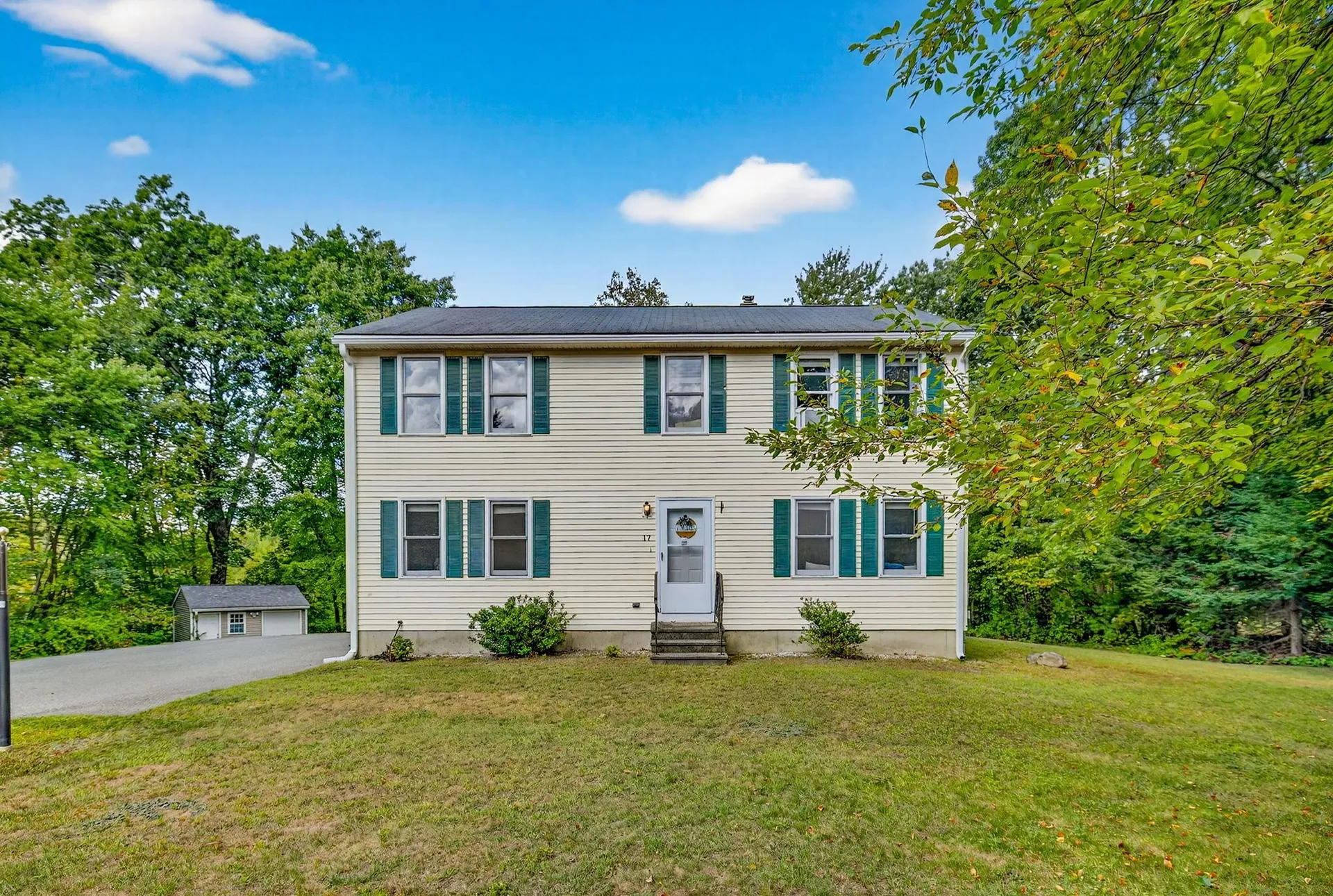 17 Westminster Drive Londonderry NH 03053