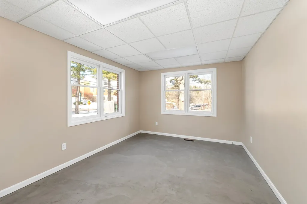 5 Buttrick Road Londonderry NH 03053