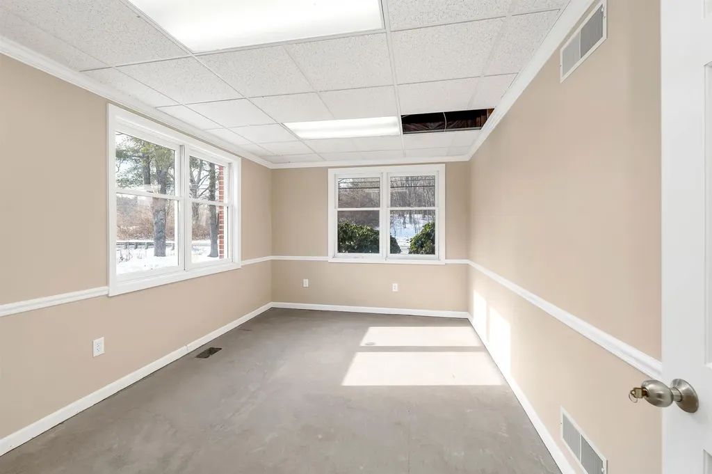 5 Buttrick Road Londonderry NH 03053