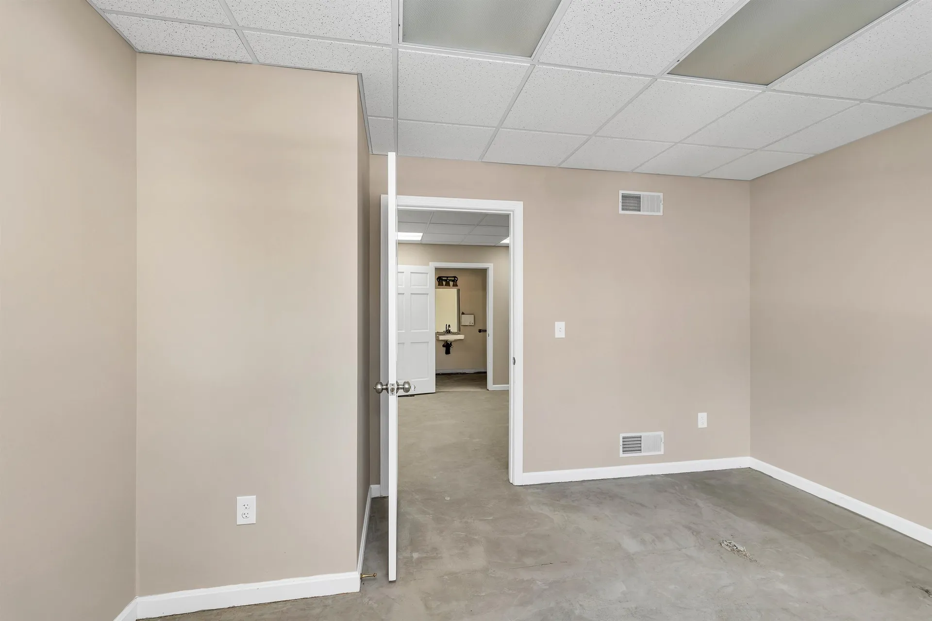 5 Buttrick Road Londonderry NH 03053