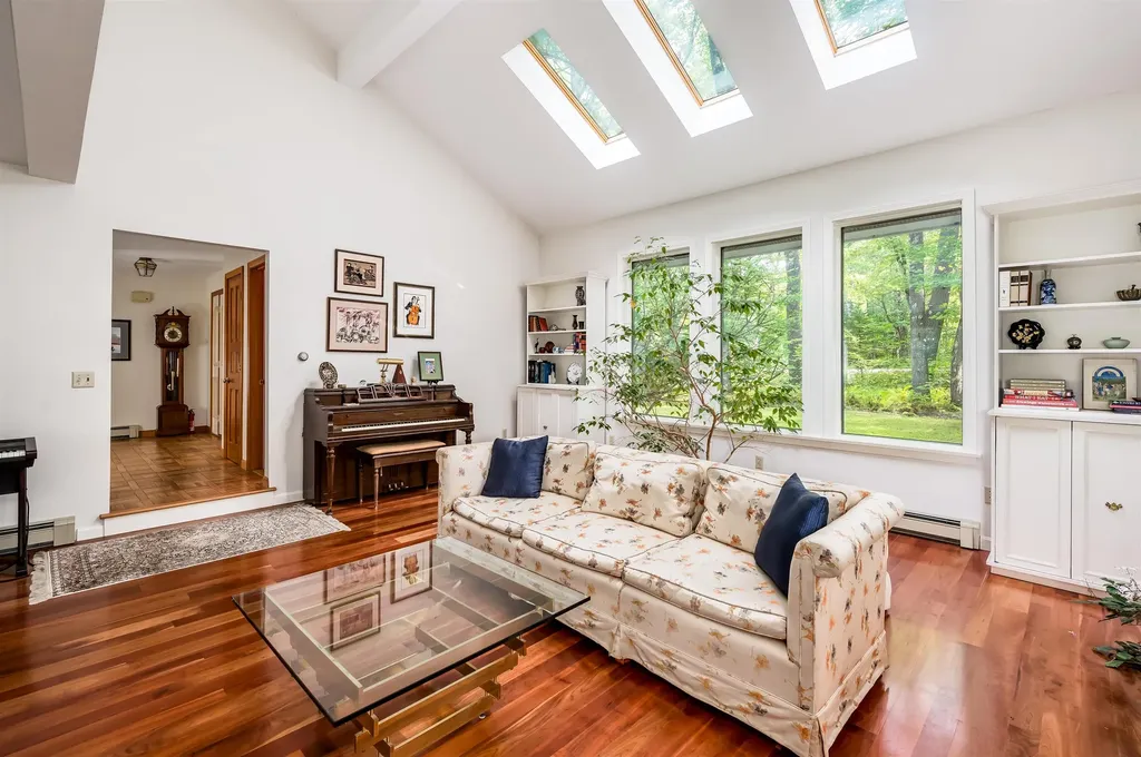 45 Moharimet Drive Madbury NH 03823
