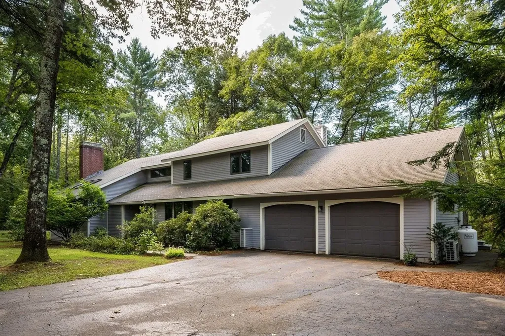 45 Moharimet Drive Madbury NH 03823