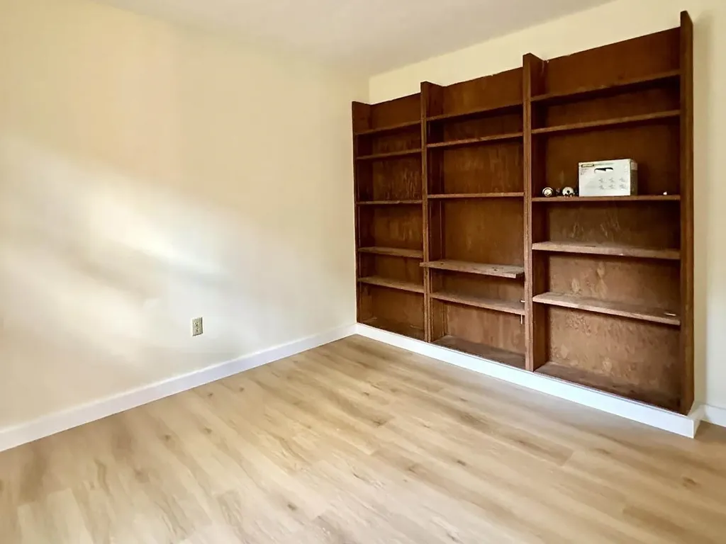 12 Wolfe Den Drive New Hampton NH 03256